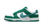 画像1: Wmns Dunk Low　ESS Grn Paisely Wht/Grn DH4401-102 Nike ナイキ ペイズリー シューズ   【海外取寄】【WOMEN'S】 (1)