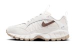 画像1: Wmns Air Humara SE Light OreWood Brown/Photon Dust/Sail FZ3763-104 Nike ナイキ シューズ   【海外取寄】【WOMEN'S】 (1)