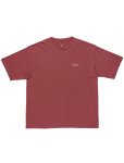 画像1: AKTR ONEPOINT LOGO WIDE SILHOUETTE TEE SMOKE RED 121-010005 SMRD AKTR アクター Tシャツ ウエア  【MEN'S】【SALE商品】 (1)