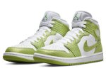 画像2: Wmns Air Jordan 1 Mid SE VIvid Green Python DV2959-113 Jordan ジョーダン ビビッドグリーンパイソン シューズ   【海外取寄】【WOMEN'S】 (2)