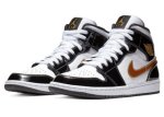 画像2: Air Jordan 1 Mid  White/Black/Metallic Gold 852542-007 Jordan ジョーダン シューズ   【海外取寄】 (2)