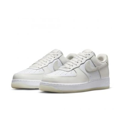 画像1: AIR FORCE 1  '07 LV8 White/Sail FN5832-100 Nike ナイキ シューズ   【海外取寄】