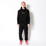 画像2: LOGO SWEAT PULLOVER HOODIE BLACK 223-018010 BK AKTR アクター パーカー アウトウエア ウエア 秋冬物 【MEN'S】【SALE商品】 (2)