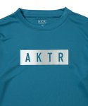画像2: KIDS FADE BOX LOGO L/S SPORTS TEE BLUE 225-038005 BL GS AKTR アクター ロング　Tシャツ ウエア 秋冬物 【BOY'S】 キッズ アパレル (2)